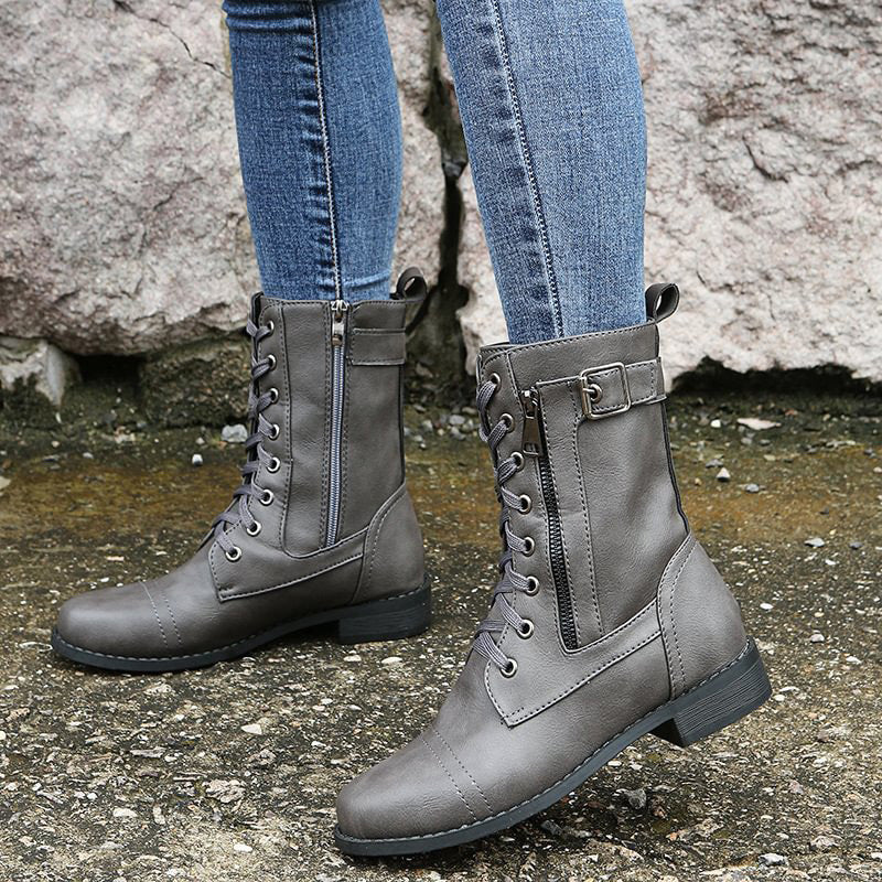 Women's boot with round nose and side zip closure