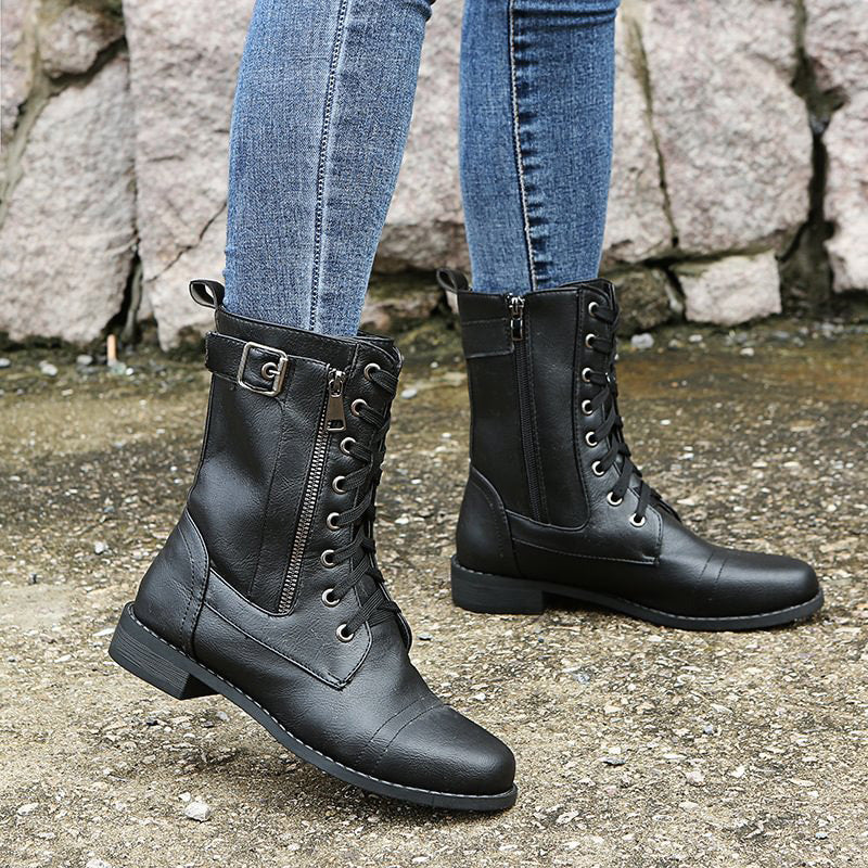 Women's boot with round nose and side zip closure