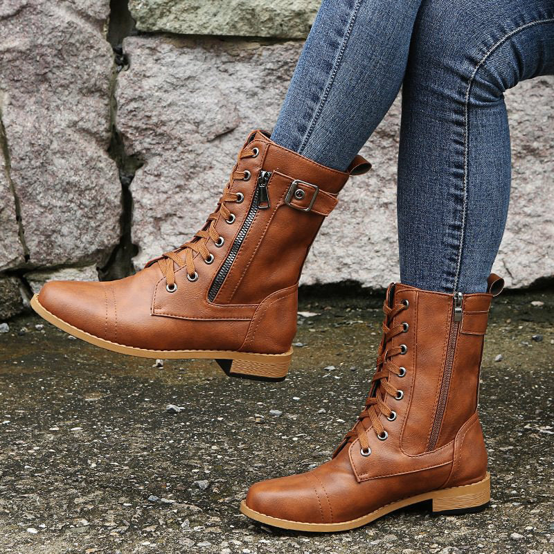 Women's boot with round nose and side zip closure