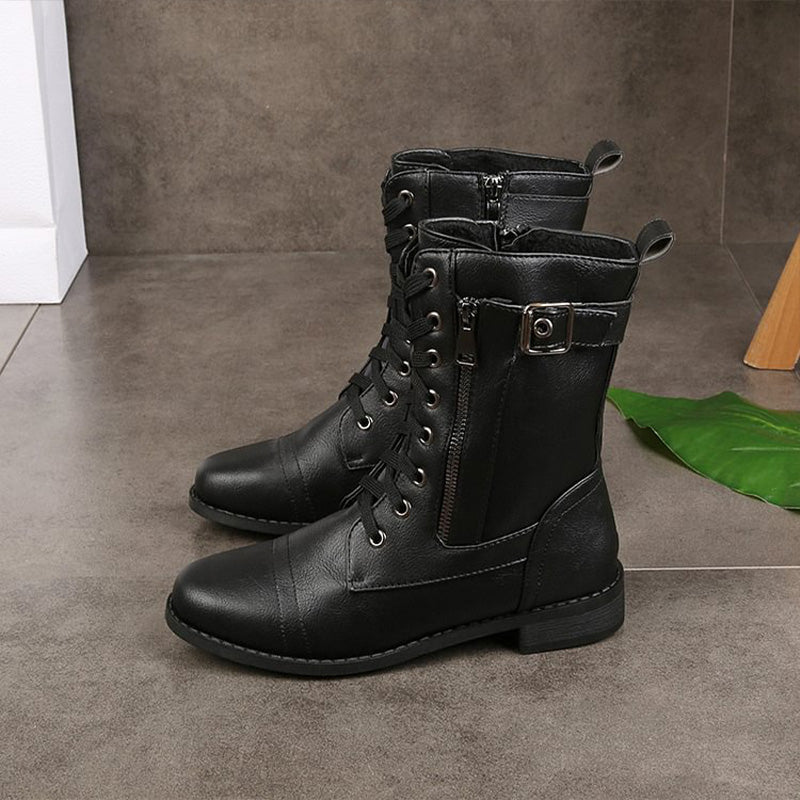 Women's boot with round nose and side zip closure