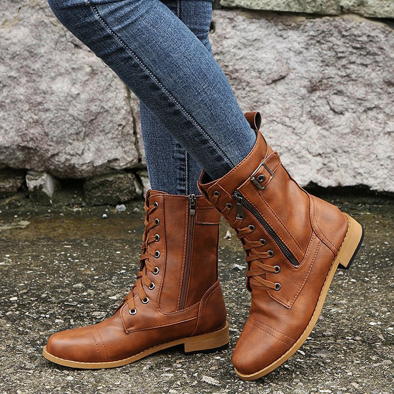 Women's boot with round nose and side zip closure