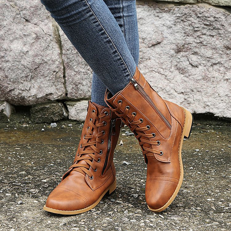 Women's boot with round nose and side zip closure