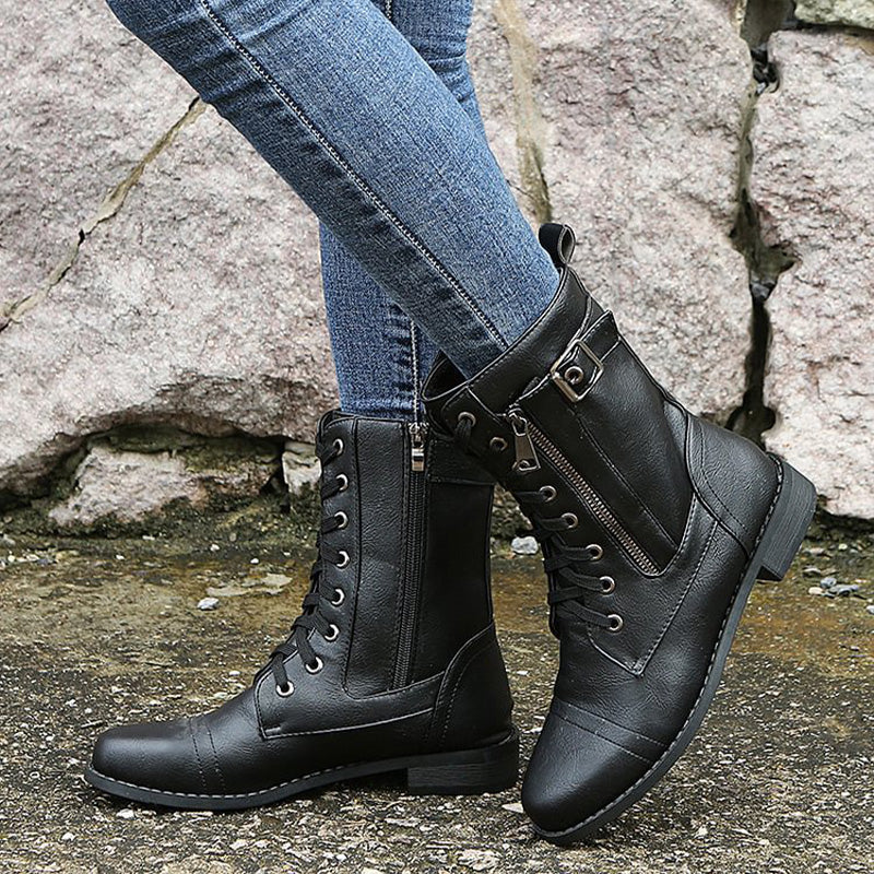 Women's boot with round nose and side zip closure